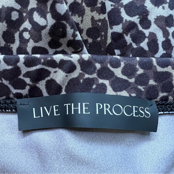 LIVE THE PROCESS Leopard Print Athletic Cropped Leggings Capris Animal Print M - Picture 3 of 14